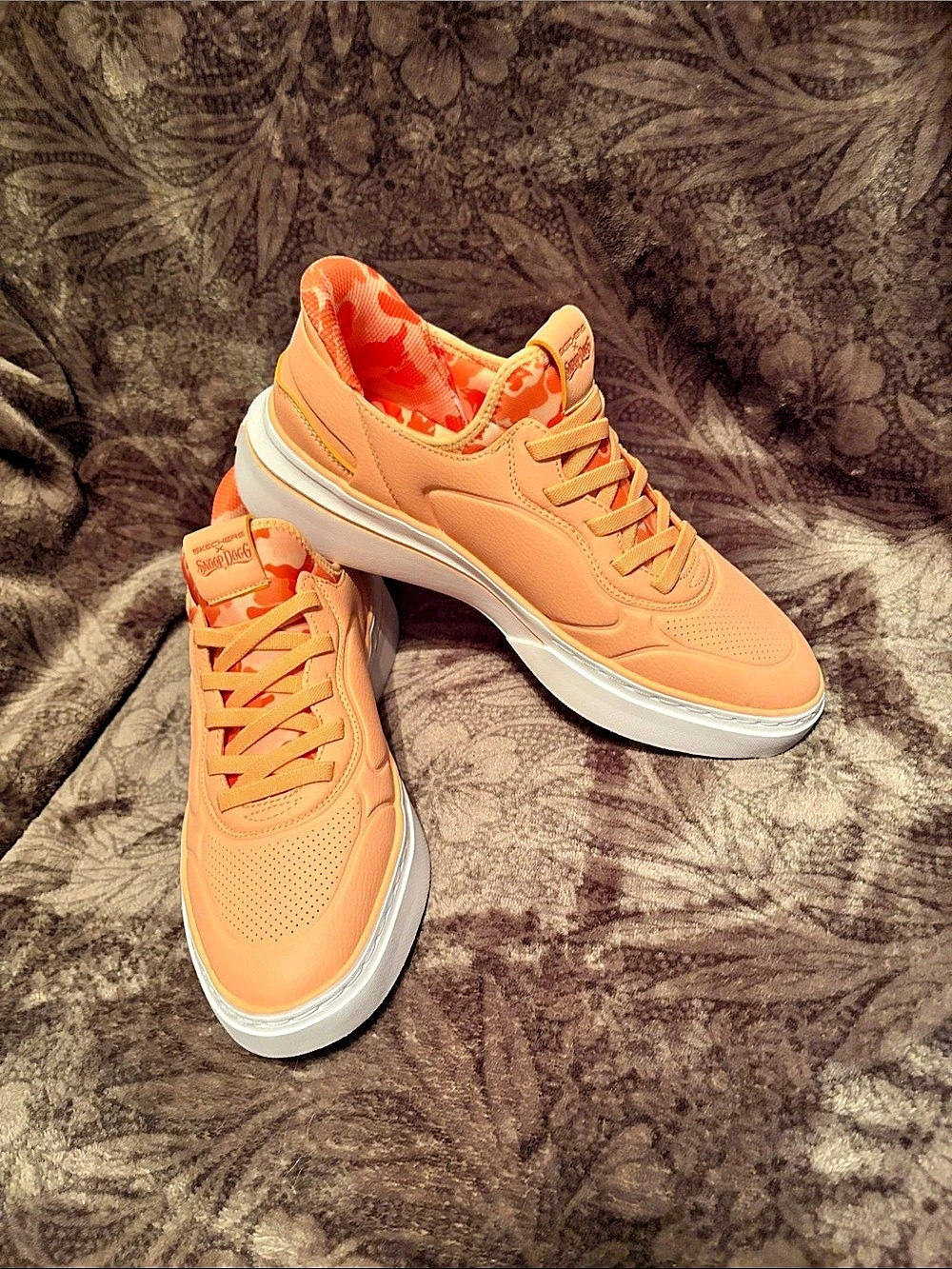 Women Skechers snoop dog Orange & White Sneakers Like New